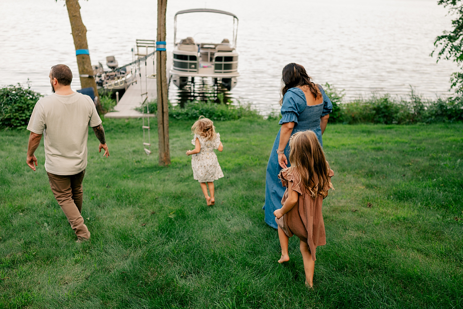 mother walks down to the water with kids for homegrown sessions